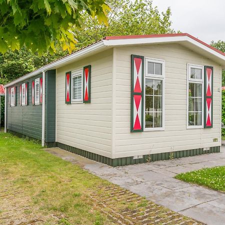 Chalet Op Vakantiepark In Baarland Villa Exterior photo