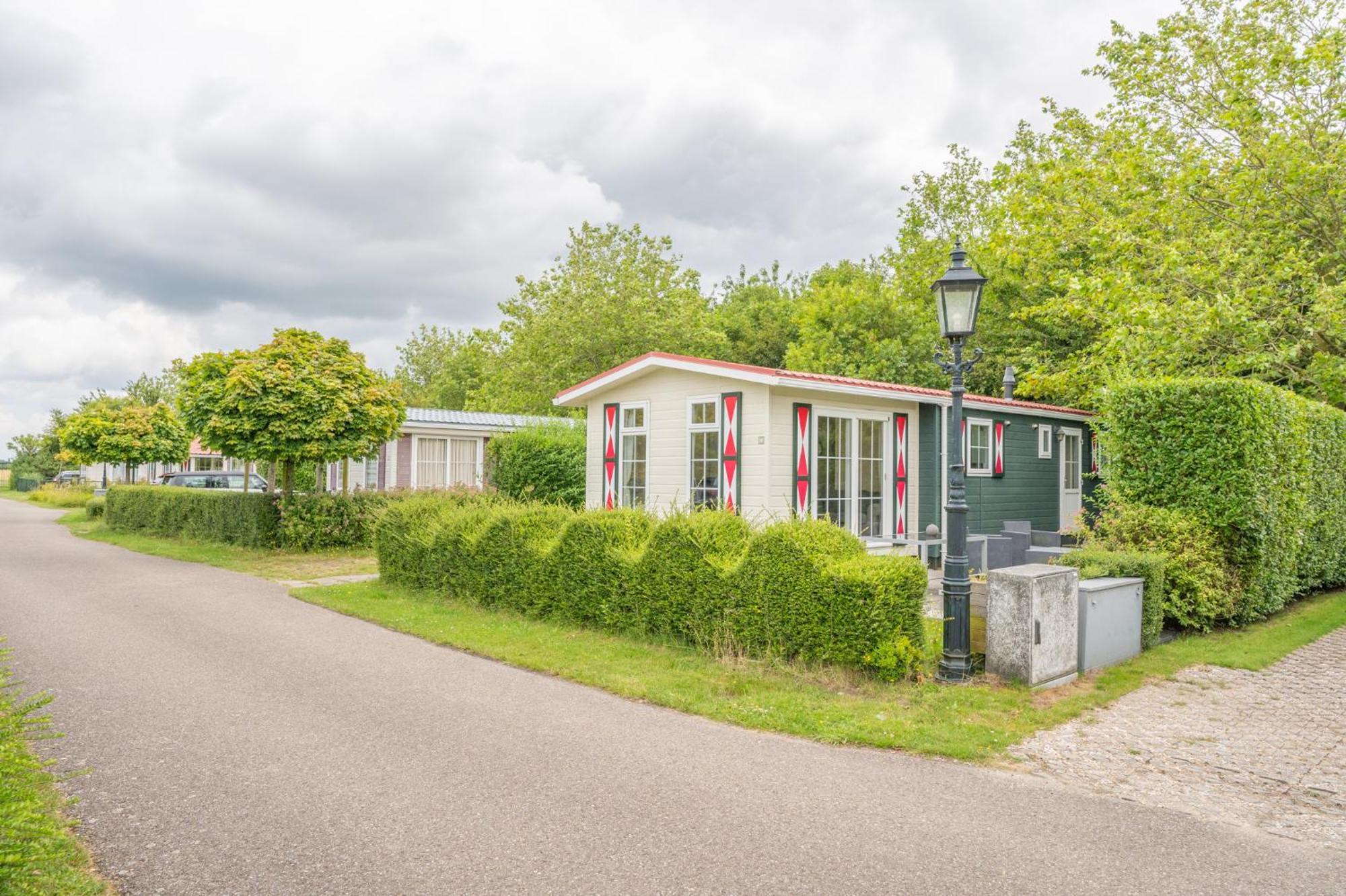 Chalet Op Vakantiepark In Baarland Villa Exterior photo