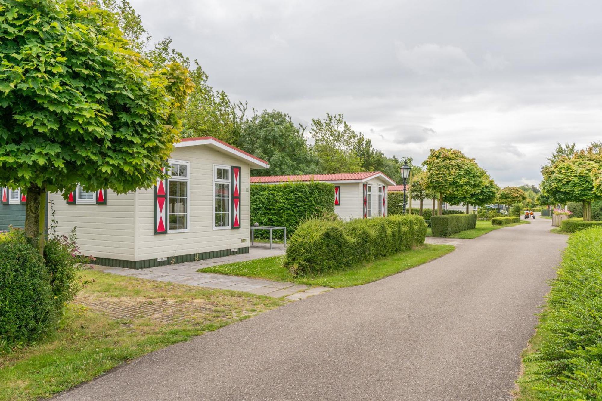 Chalet Op Vakantiepark In Baarland Villa Exterior photo