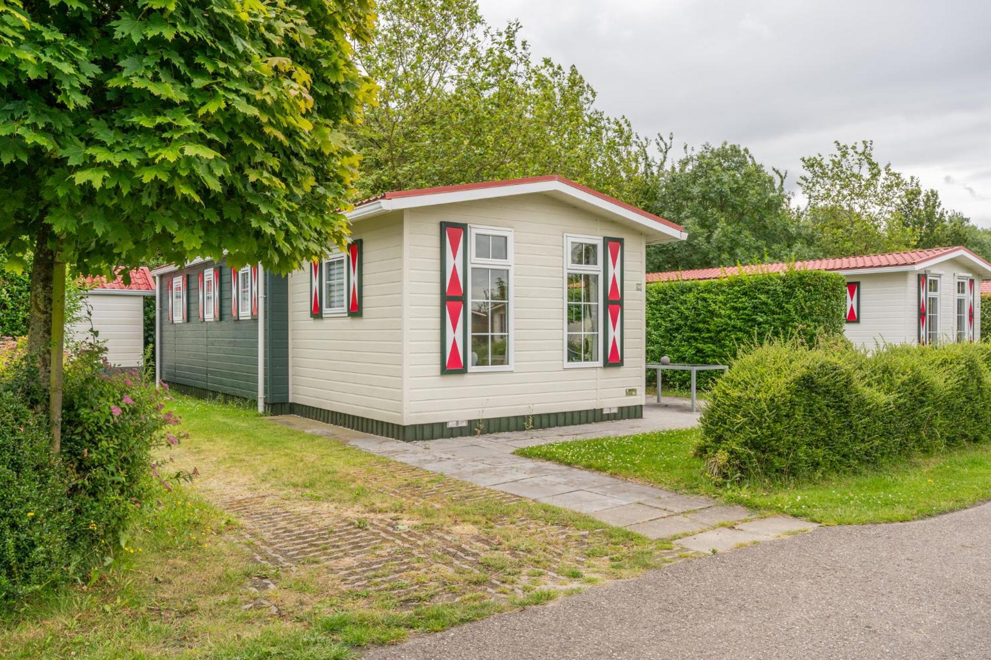 Chalet Op Vakantiepark In Baarland Villa Exterior photo